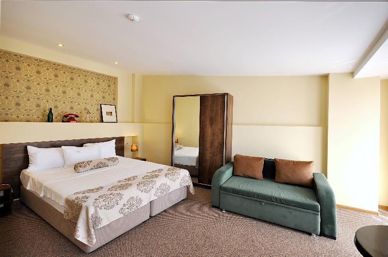 Hotel Tekla Palace By Urban 3*